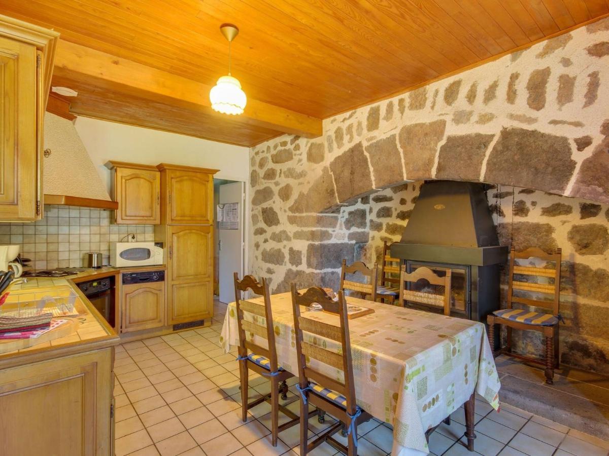 Vic-sur-Cère Beautiful Villa In The Parc Des Volcans D Auvergne מראה חיצוני תמונה