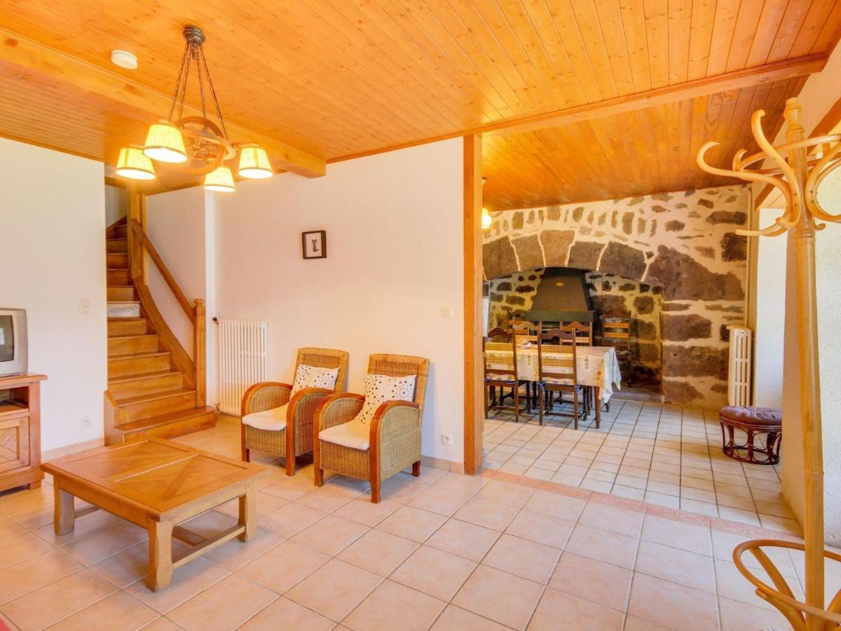 Vic-sur-Cère Beautiful Villa In The Parc Des Volcans D Auvergne מראה חיצוני תמונה