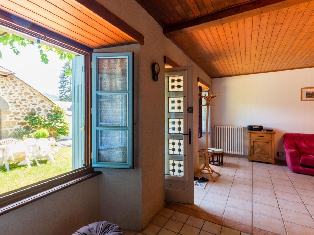 Vic-sur-Cère Beautiful Villa In The Parc Des Volcans D Auvergne מראה חיצוני תמונה