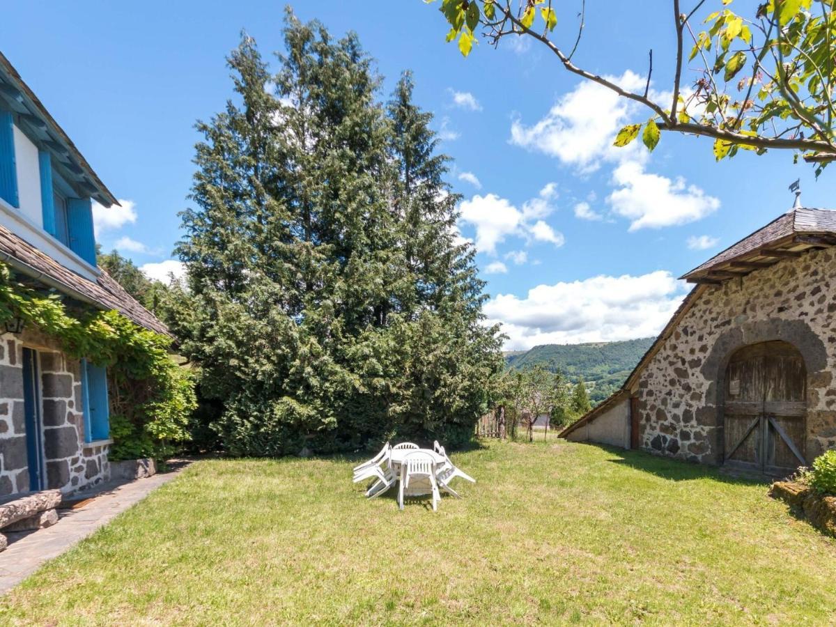 Vic-sur-Cère Beautiful Villa In The Parc Des Volcans D Auvergne מראה חיצוני תמונה