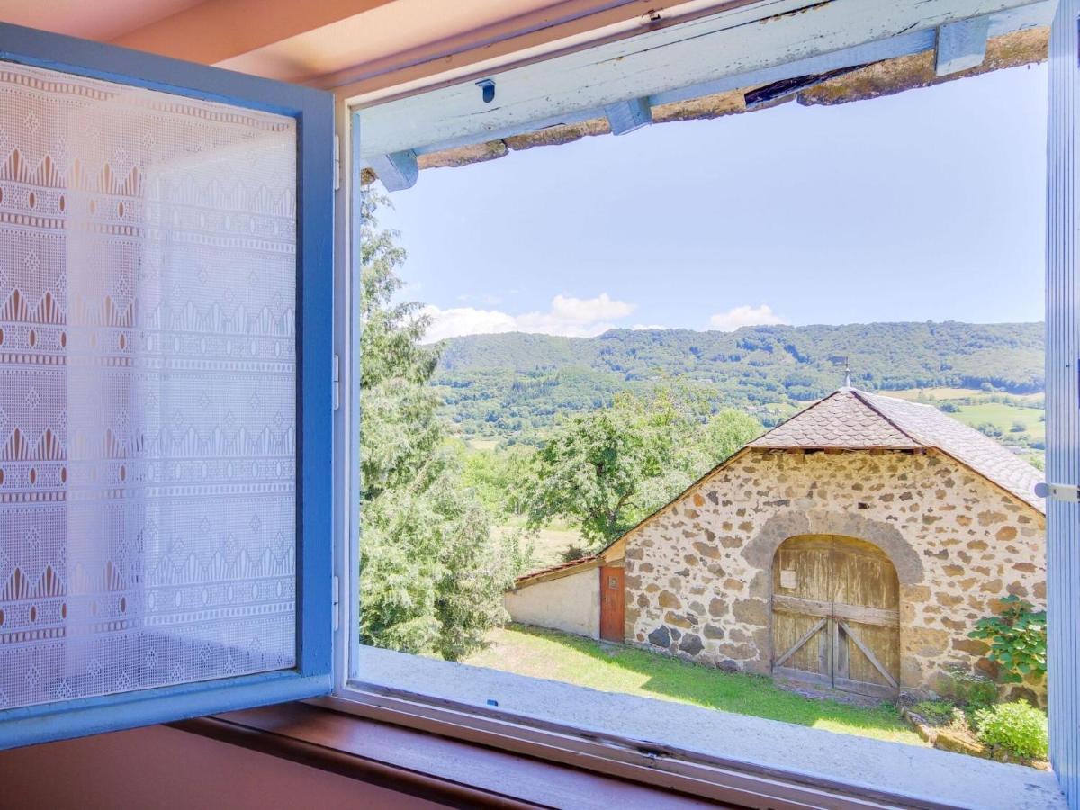 Vic-sur-Cère Beautiful Villa In The Parc Des Volcans D Auvergne מראה חיצוני תמונה