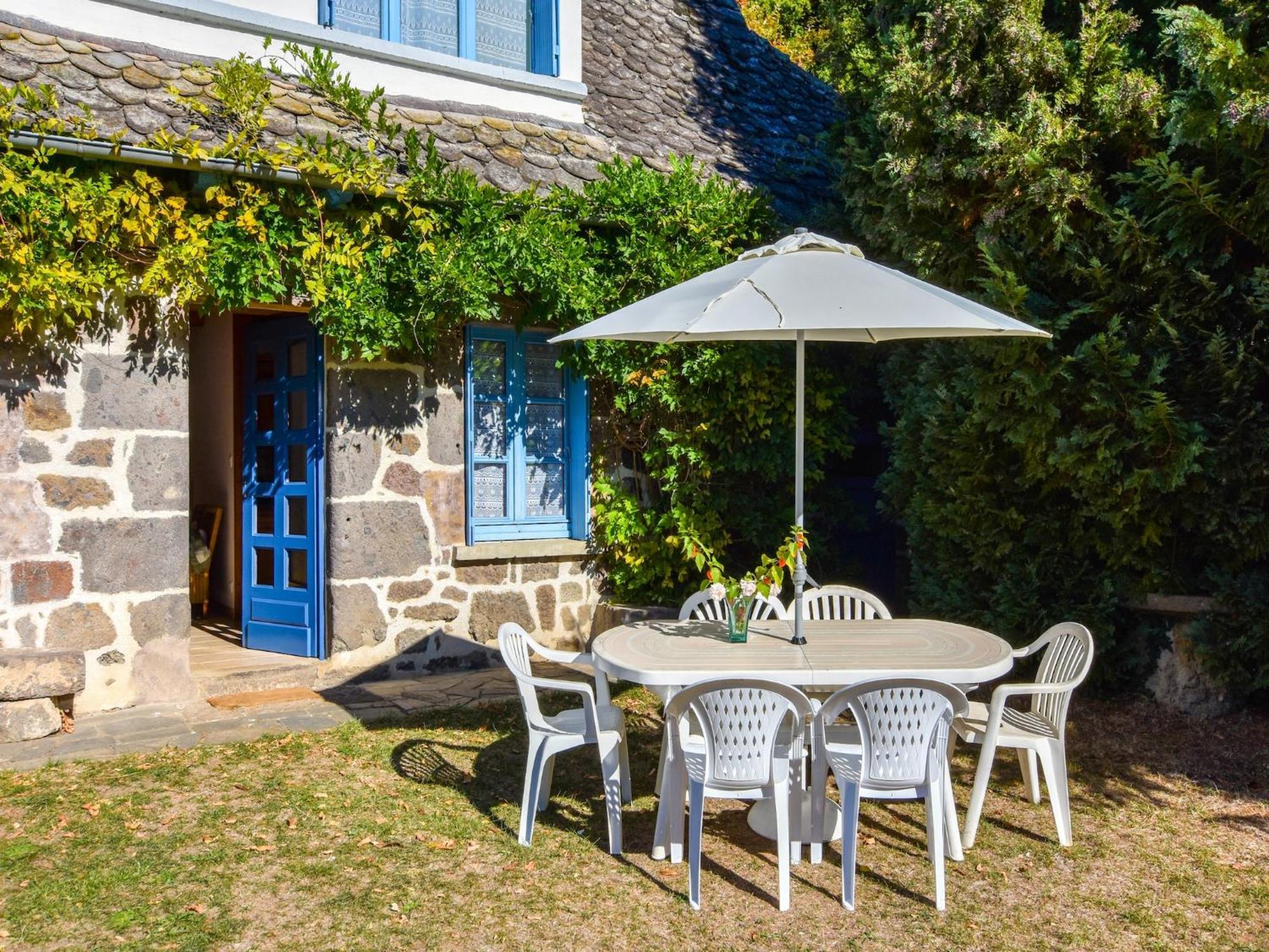 Vic-sur-Cère Beautiful Villa In The Parc Des Volcans D Auvergne מראה חיצוני תמונה